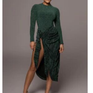 Elegant Green Long-Sleeve Dress